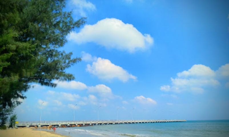 Pantai Dermaga Tuban